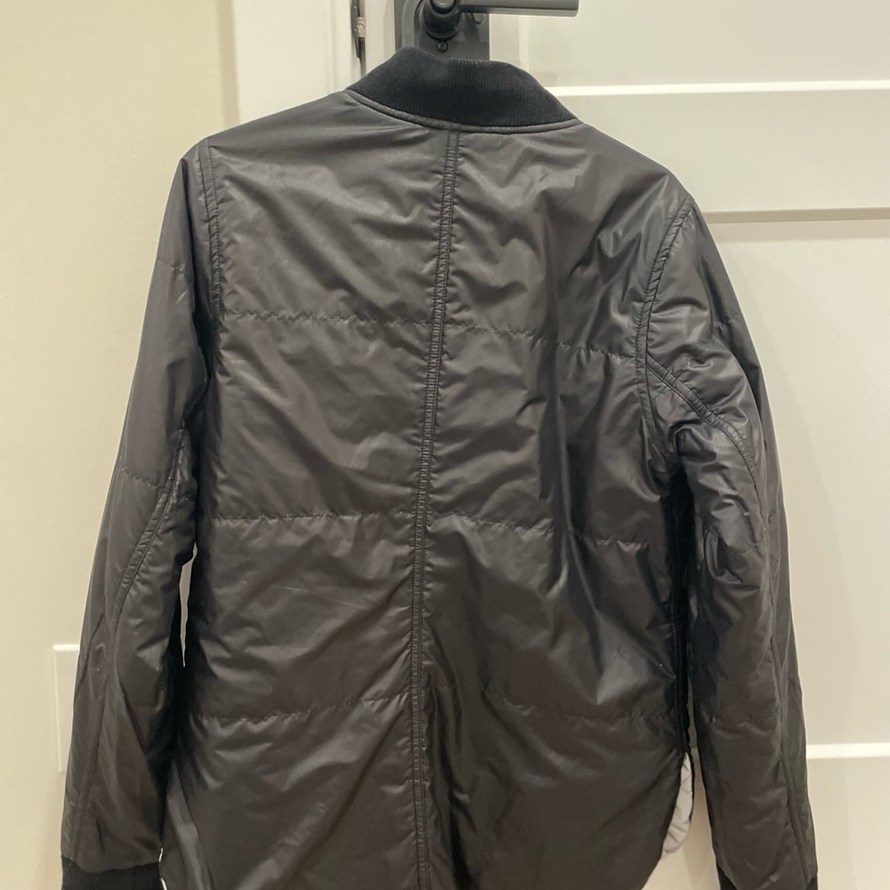 Athleta Women's Black Reflective Reversible Quilted Jacket - Picture 4 of 6